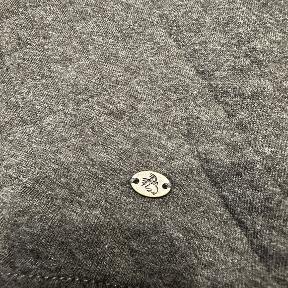 Like new - Legendary Whitetails 3/4 Snap Quilted Top in grey - Picture 4 of 6